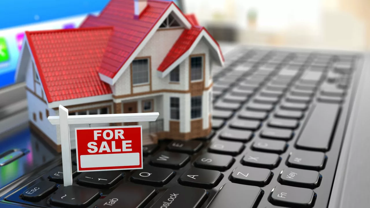 How does a commercial real estate broker get listings?