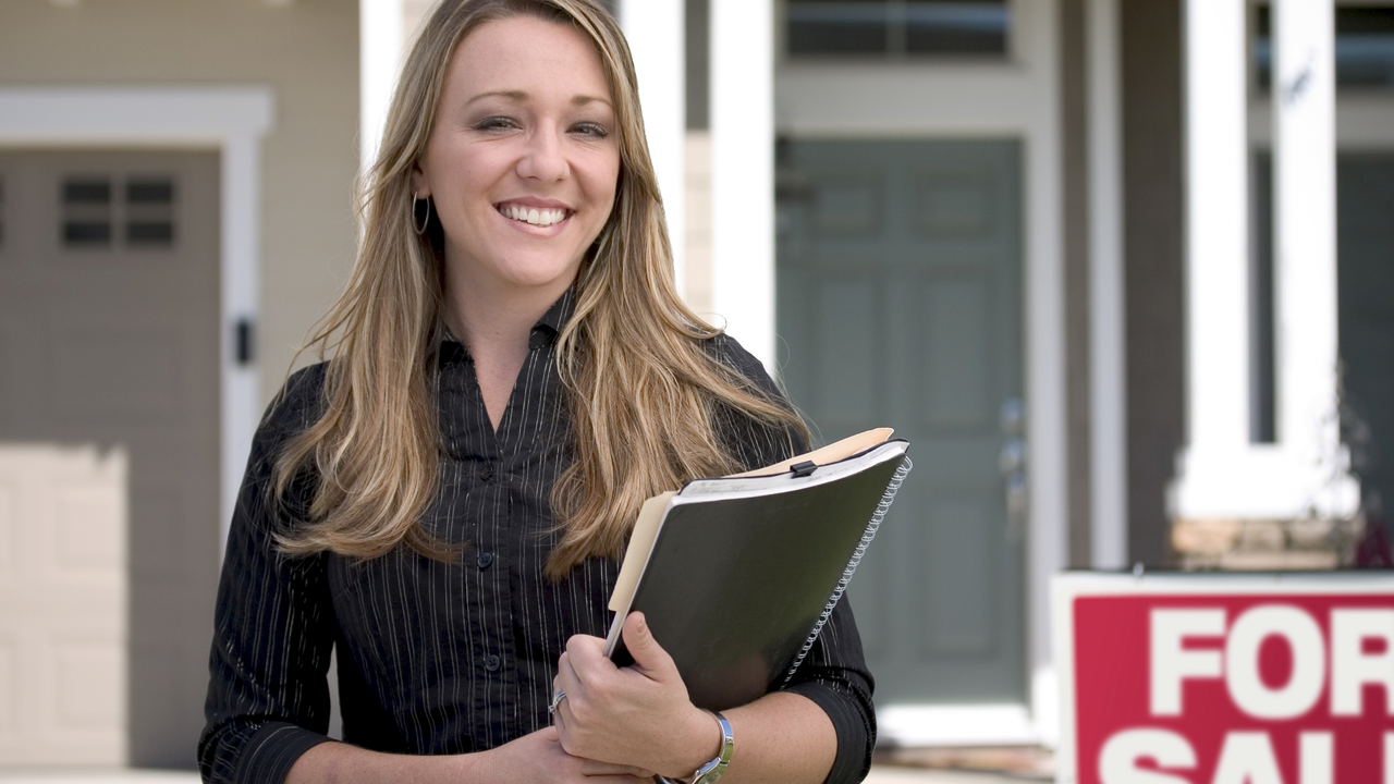 Is it a good idea to work as a real estate agent while in college?